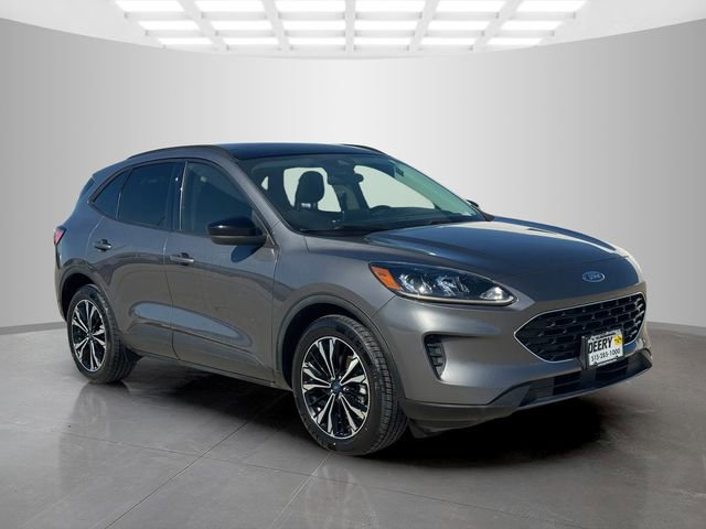 Used 2022 Ford Escape SE w/ SE Sport Appearance Package image 2