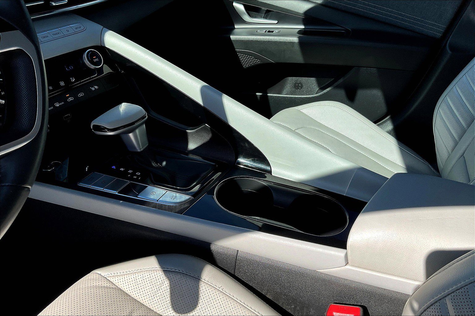 Used 2023 Hyundai Elantra Limited w/ Cargo Package image 15