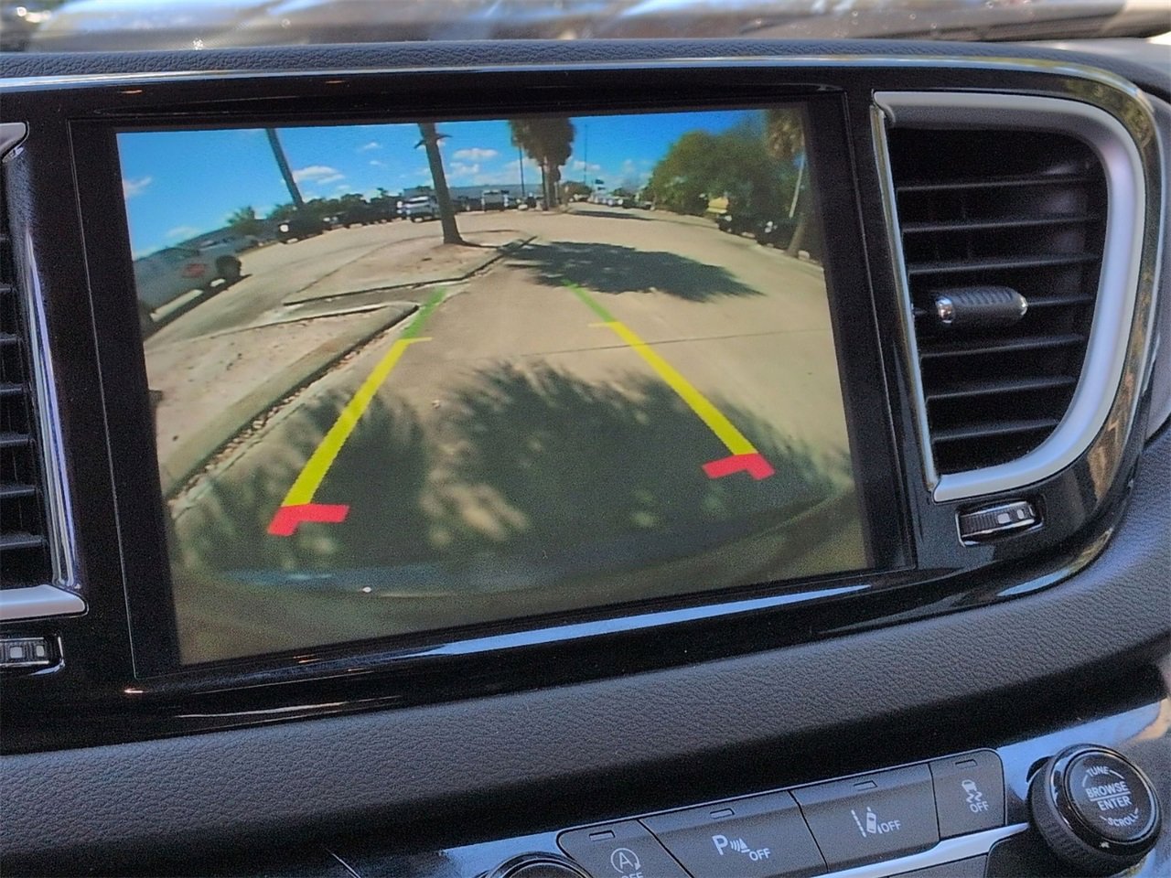 Used 2023 Chrysler Pacifica Touring-L image 16