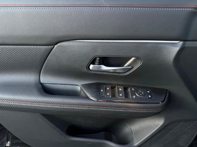 New 2026 Nissan Kicks SR AWD/4WD image 19