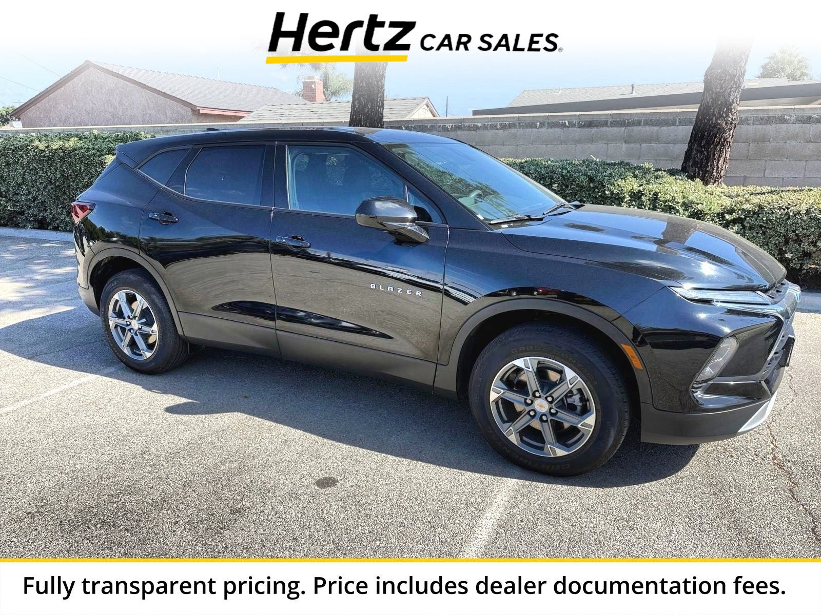 Used 2025 Chevrolet Blazer LT FWD image 1
