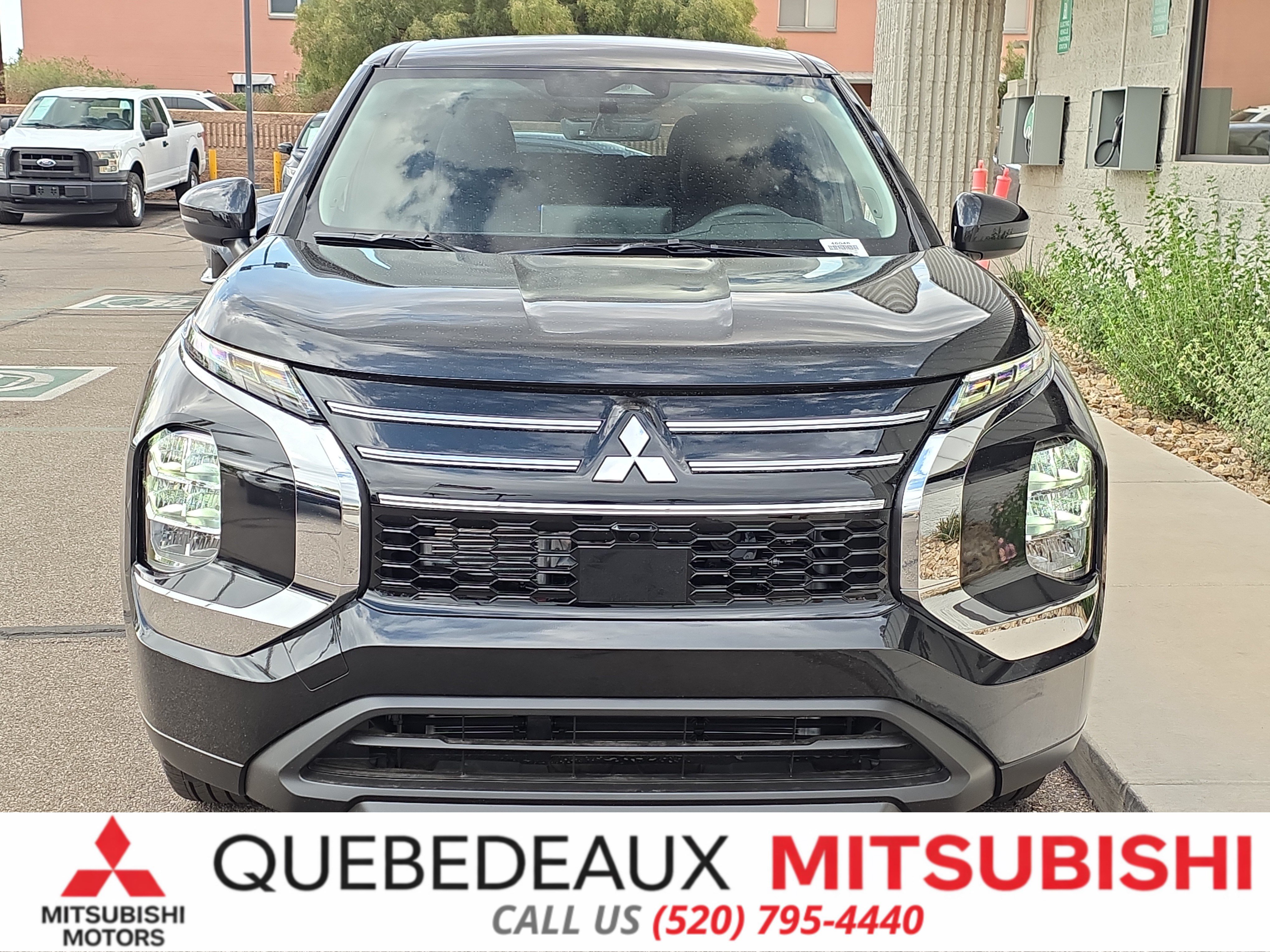 New 2026 Mitsubishi Outlander ES FWD image 2