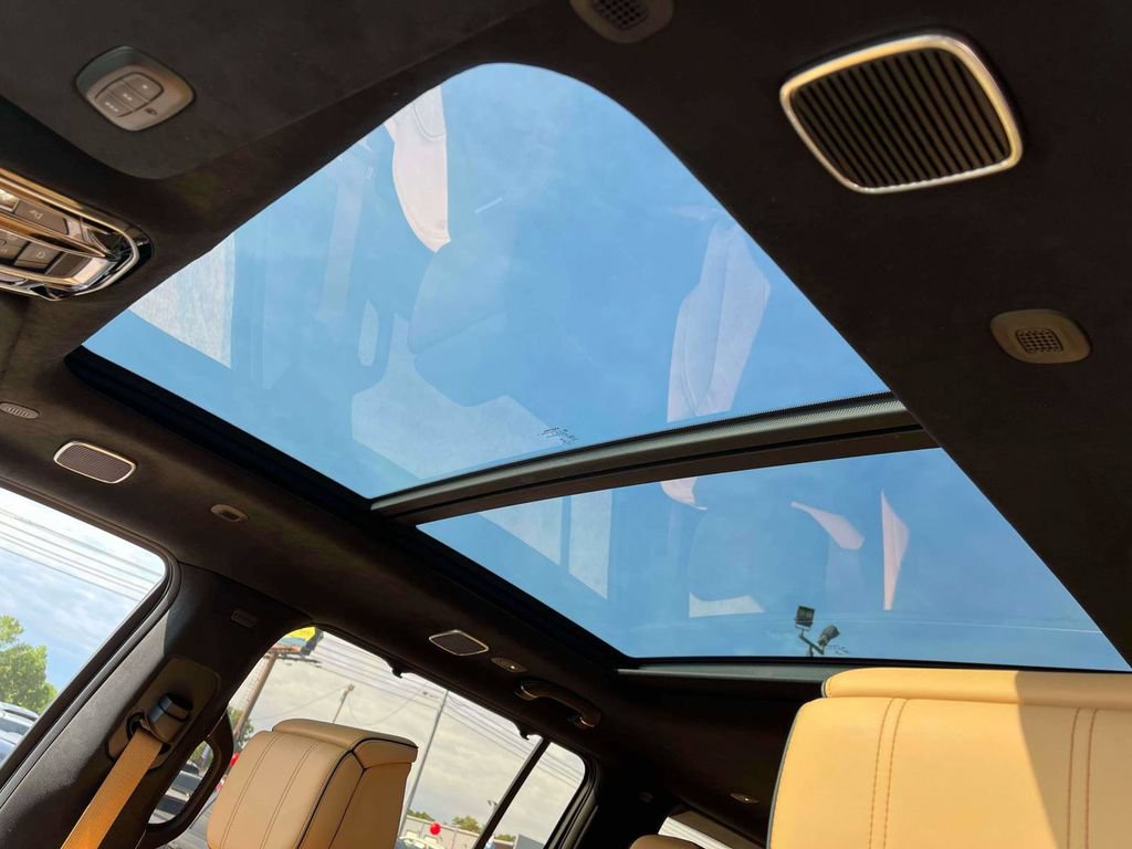 Used 2022 Jeep Grand Wagoneer Series III w/ Rear-Seat Entertainment Group AWD/4WD image 27