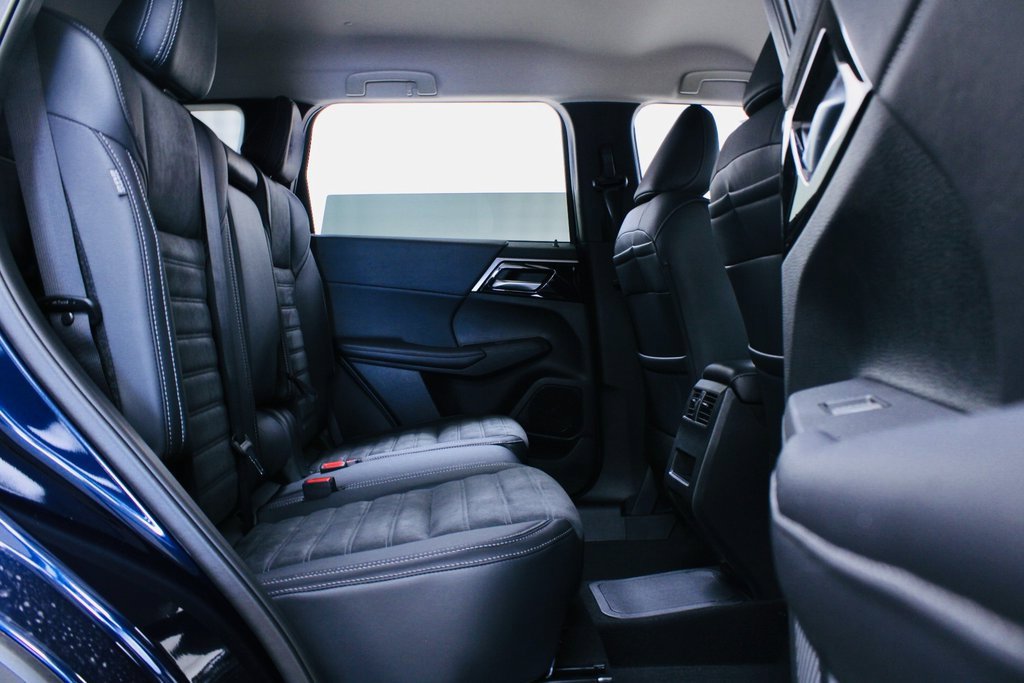 New 2025 Mitsubishi Outlander SE image 23