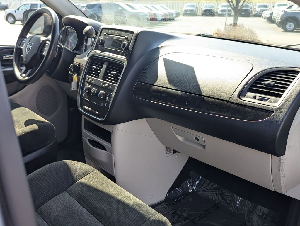 Used 2015 Dodge Grand Caravan American Value Package image 24