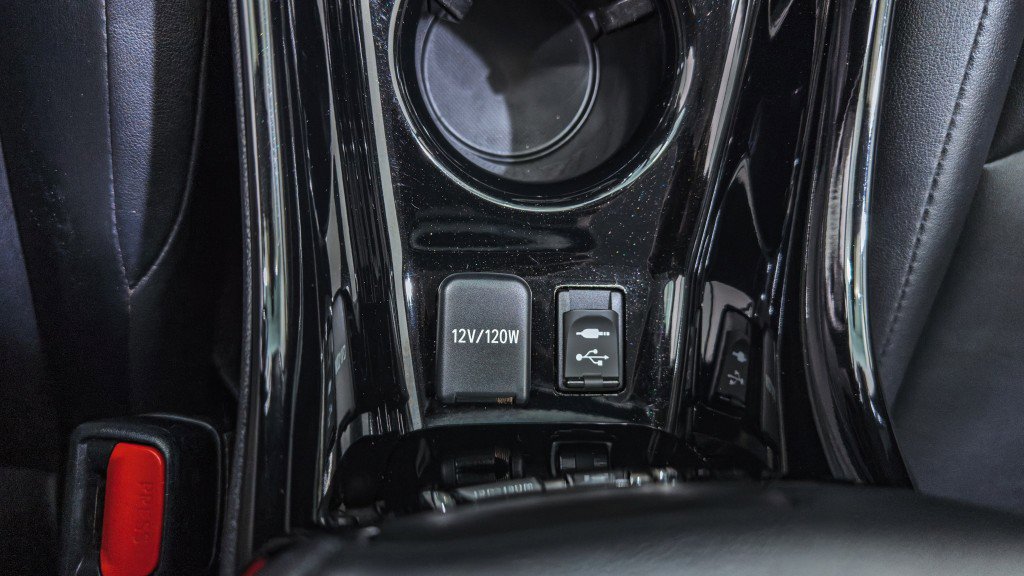 Used 2017 Toyota Prius Prime Premium image 28