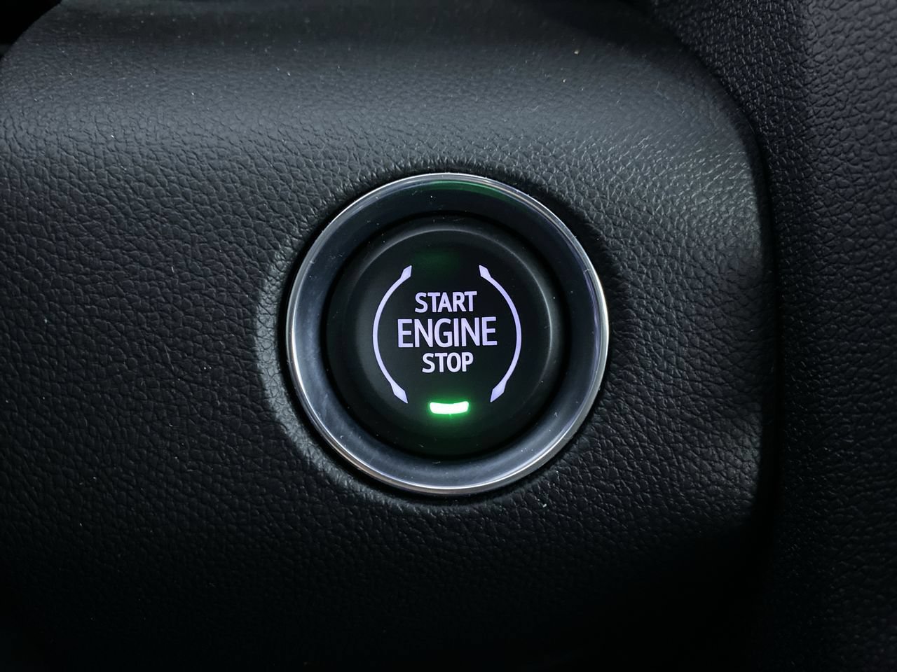 Certified 2026 GMC Acadia Elevation w/ Elevation Premium Package FWD image 9