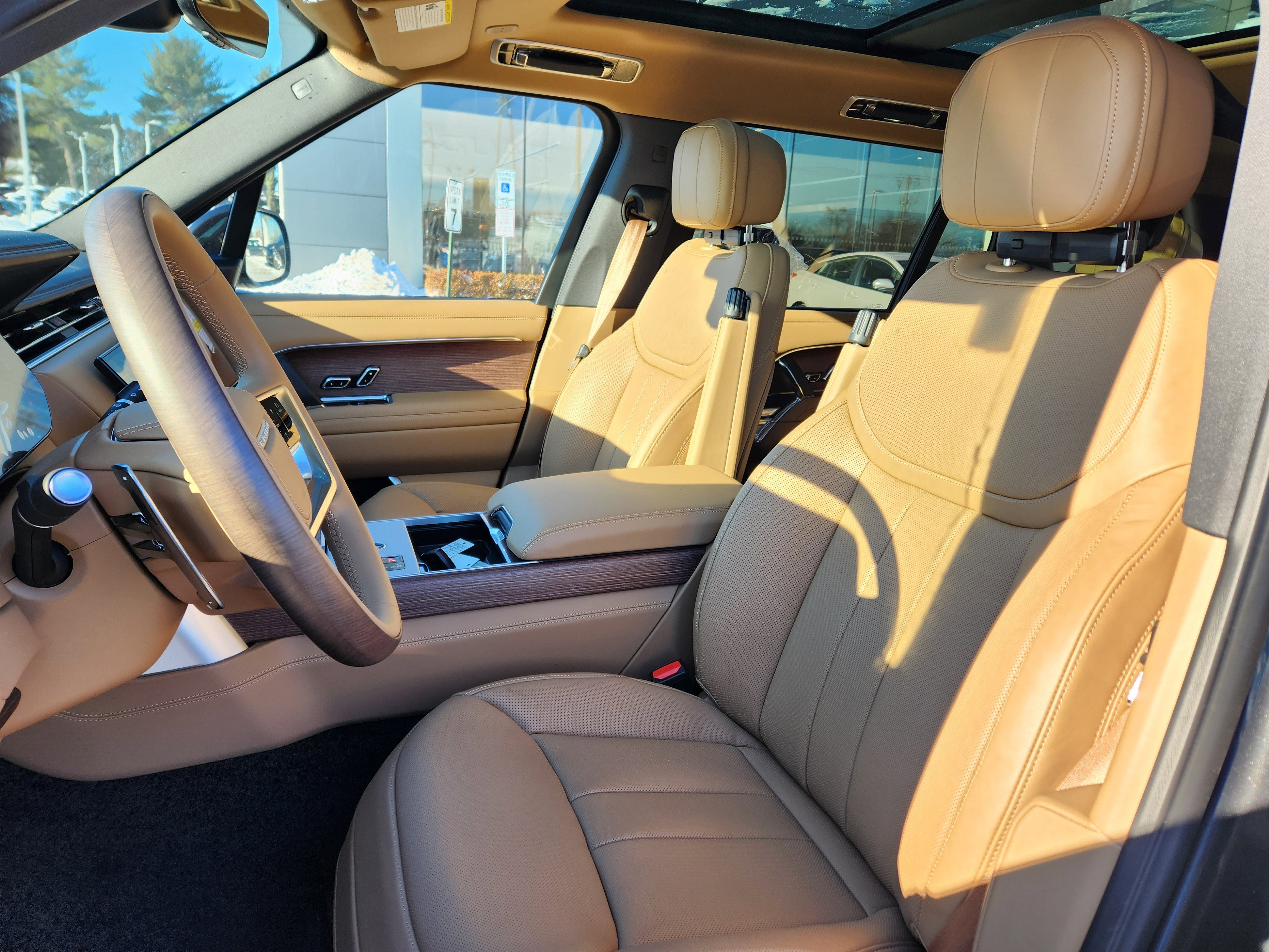 New 2026 Land Rover Range Rover Long Wheelbase SE image 8