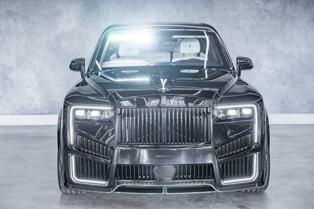Used 2025 Rolls-Royce Cullinan AWD/4WD image 3