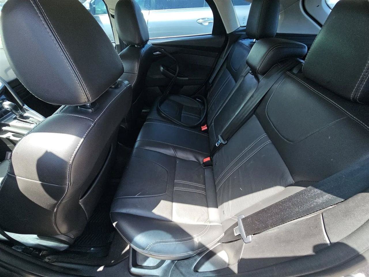 Used 2014 Ford Focus Titanium FWD image 19