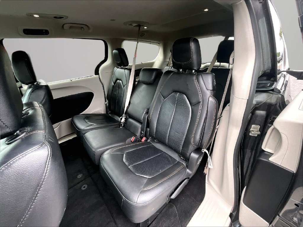 Used 2019 Chrysler Pacifica Touring-L w/ Advanced Safetytec Group FWD image 24