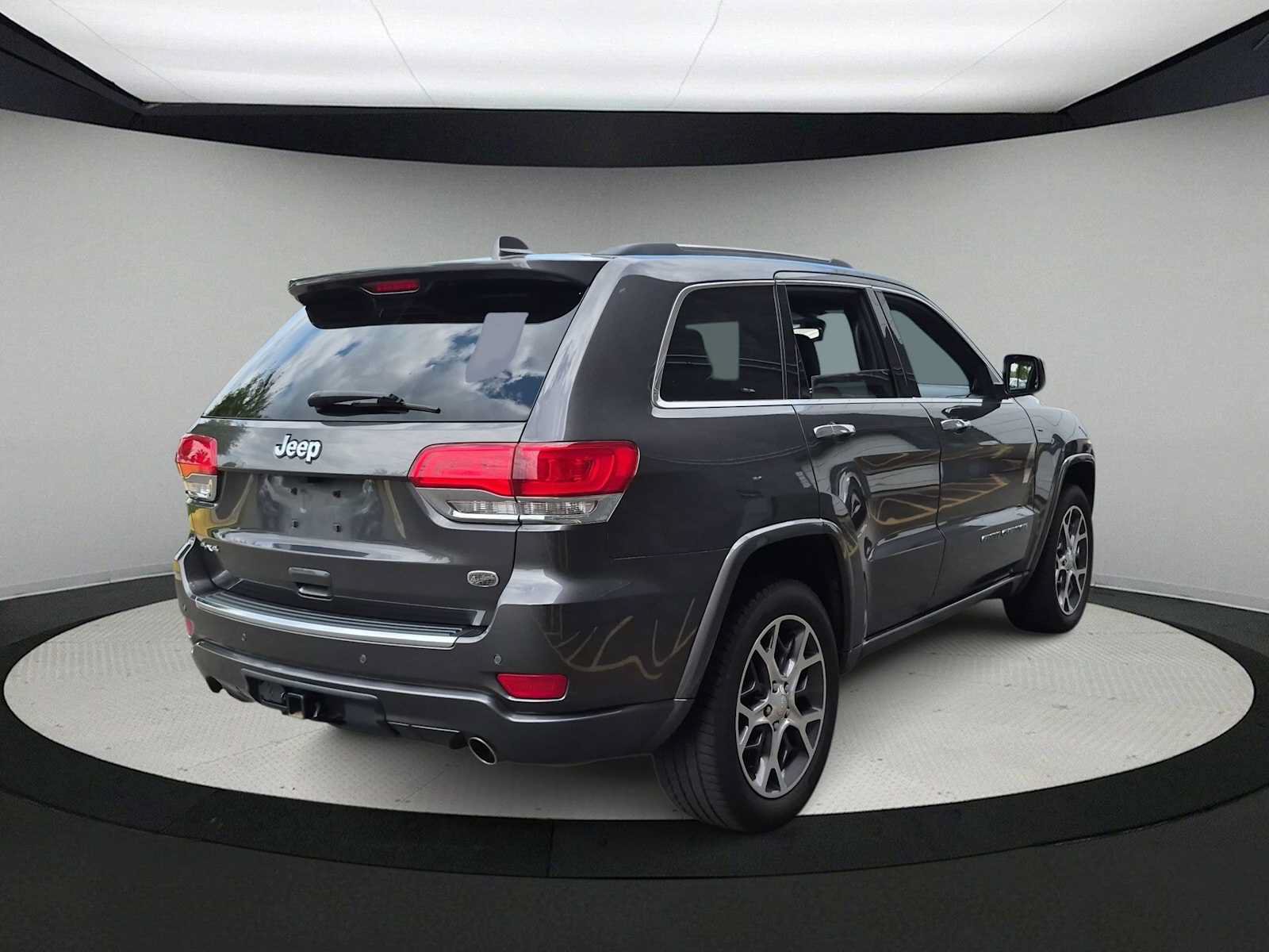 Used 2020 Jeep Grand Cherokee Overland AWD/4WD image 8