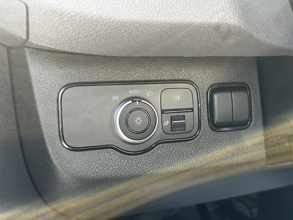 Used 2025 Mercedes-Benz Sprinter 2500 image 31