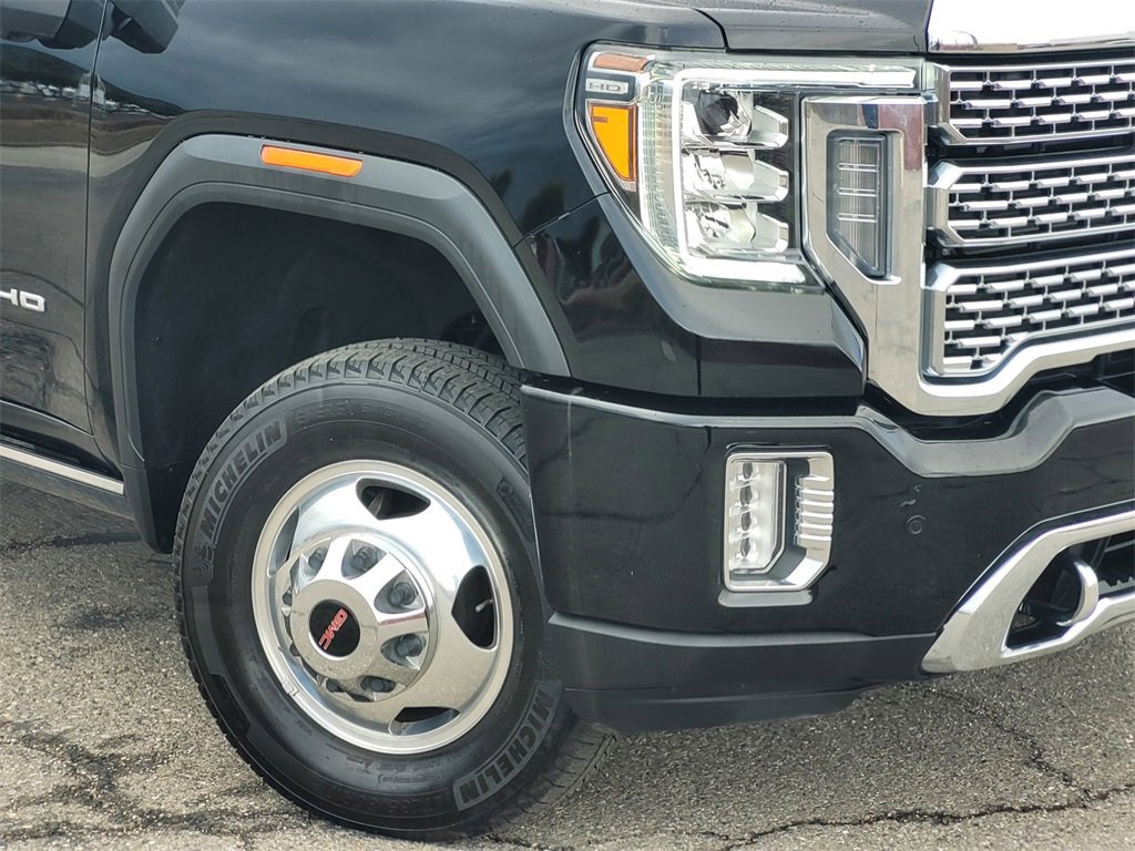 Used 2023 GMC Sierra 3500 Denali w/ Denali Ultimate Package image 9