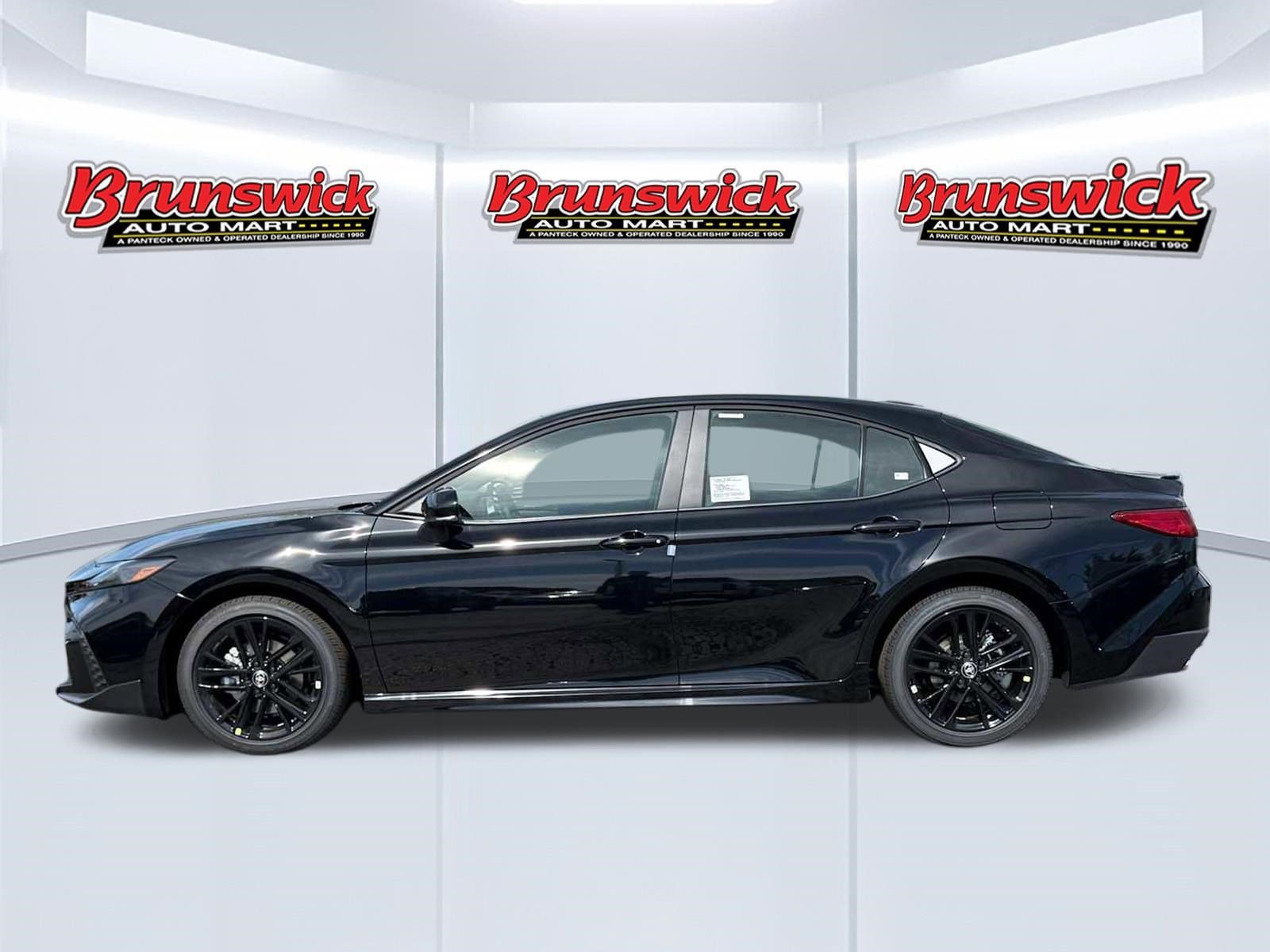 New 2026 Toyota Camry SE FWD image 3