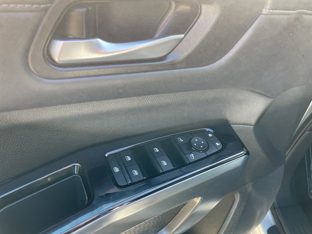 Used 2025 Nissan Pathfinder SL AWD/4WD image 6