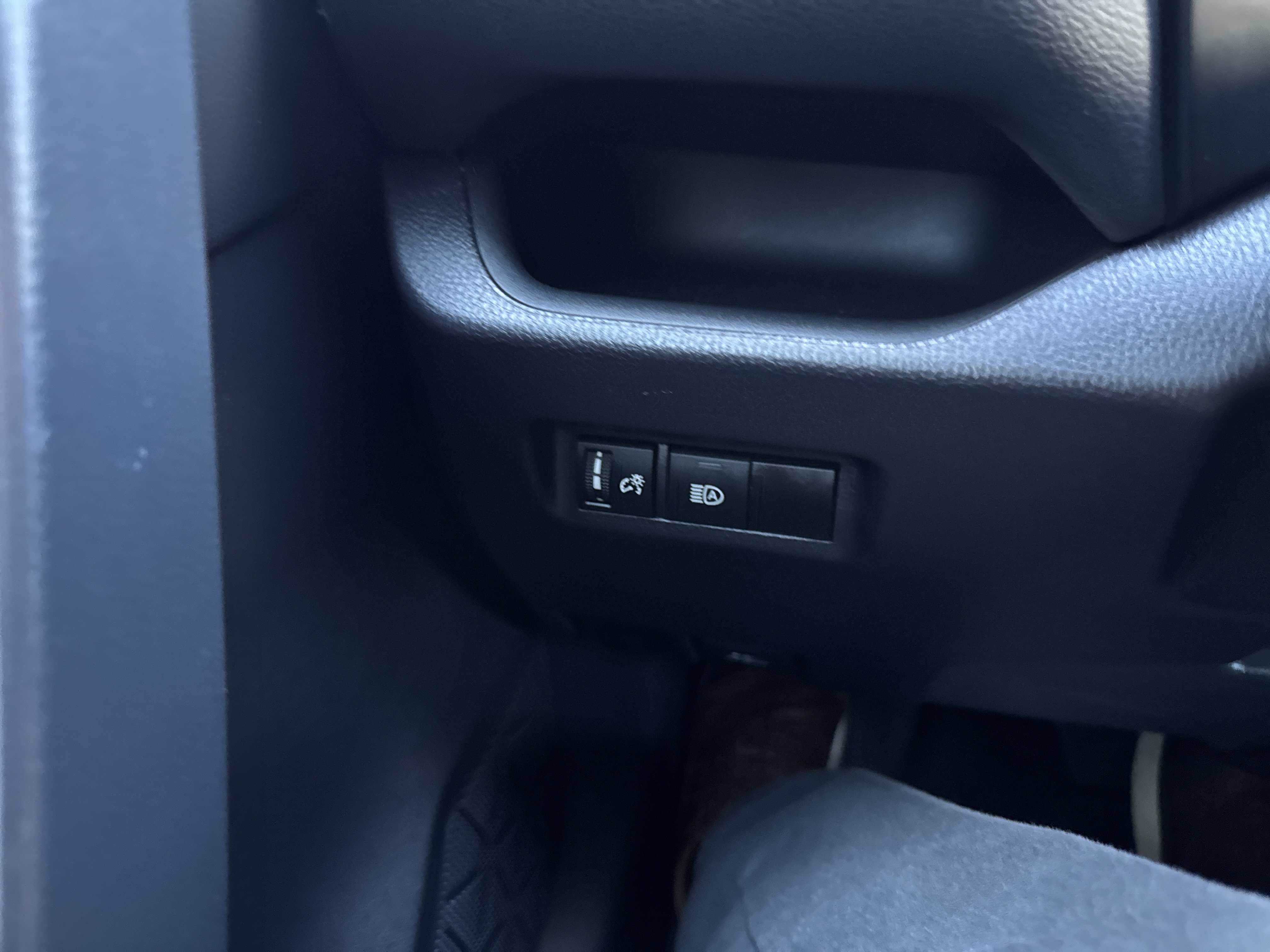 Used 2025 Toyota RAV4 XLE FWD image 27