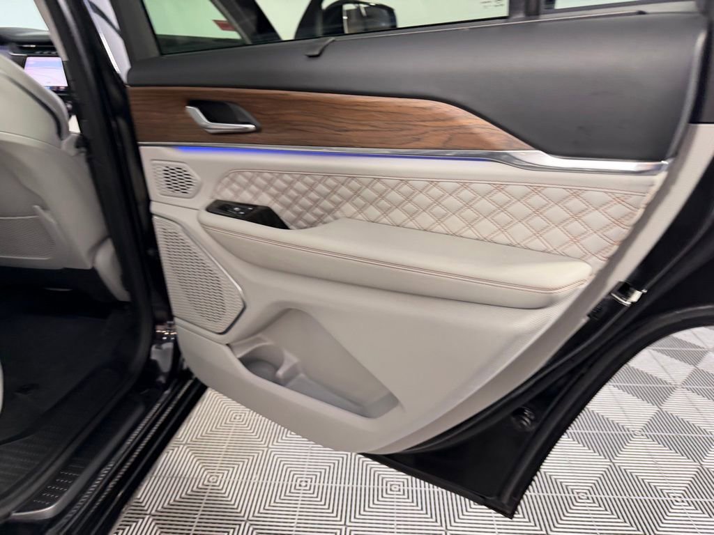 Used 2021 Jeep Grand Cherokee L Summit w/ Advanced Protech Group IV AWD/4WD image 28