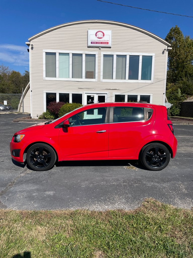 Used 2015 Chevrolet Sonic LTZ FWD image 2
