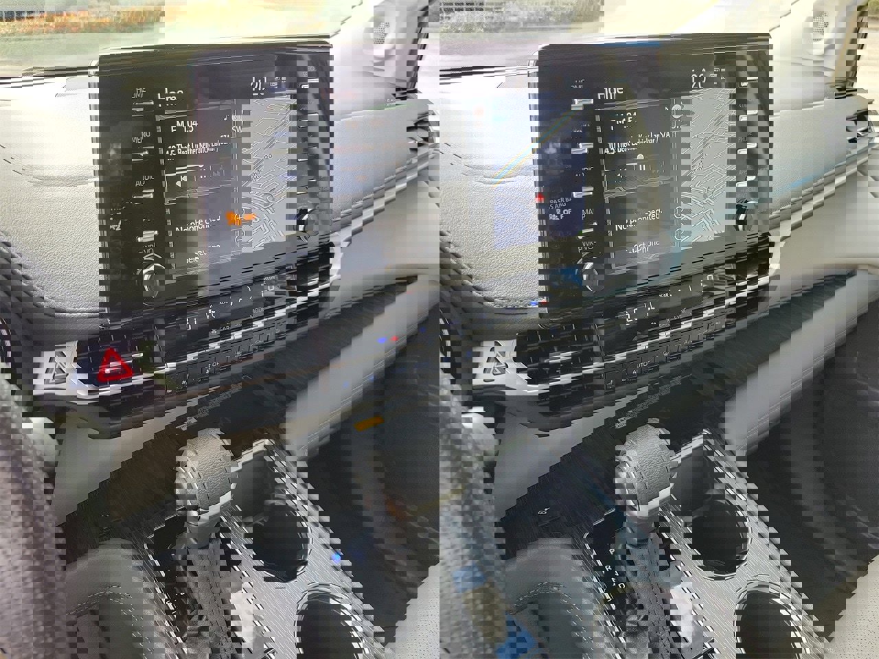 Used 2024 Toyota Sienna Limited image 24