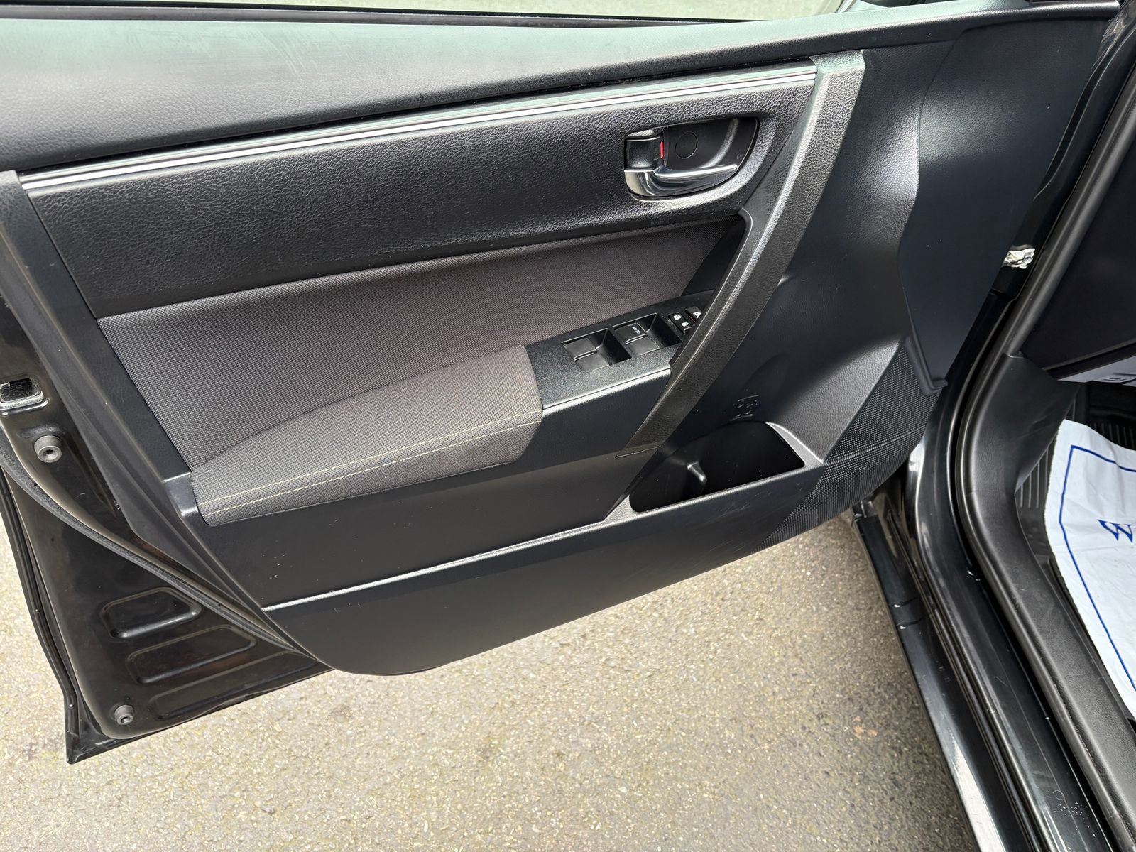 Used 2018 Toyota Corolla LE image 13