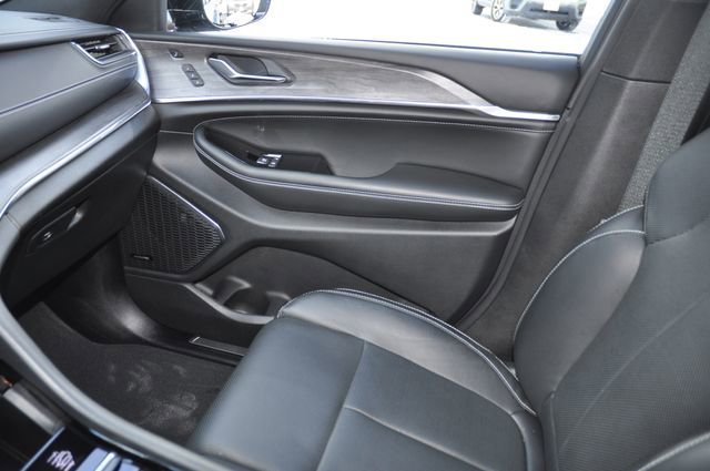 Used 2024 Jeep Grand Cherokee Overland w/ Luxury Tech Group IV image 33