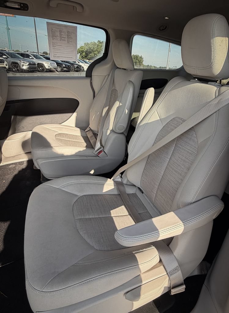 Used 2017 Chrysler Pacifica Touring Plus FWD image 23