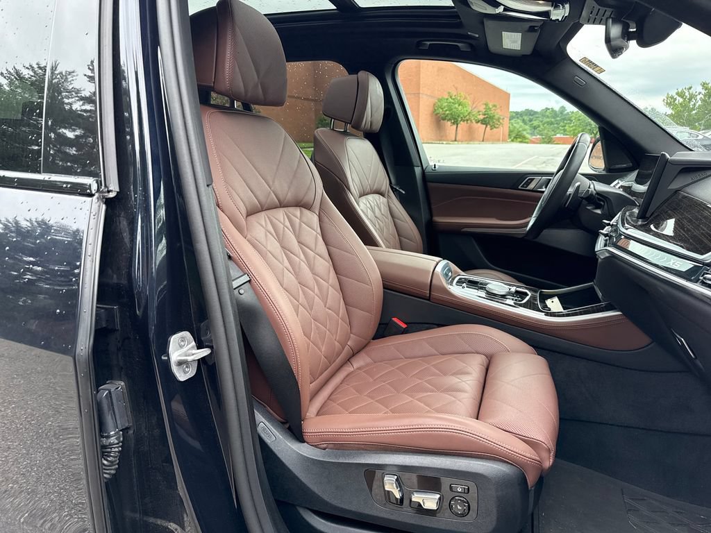 Used 2025 BMW X5 xDrive50e w/ M Sport Package AWD/4WD image 32