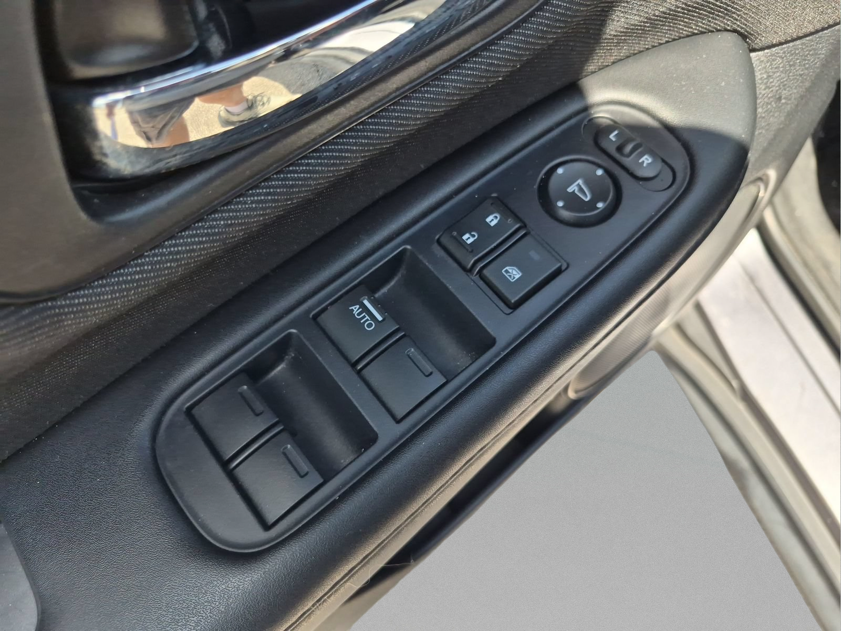 Certified 2020 Honda HR-V LX image 16