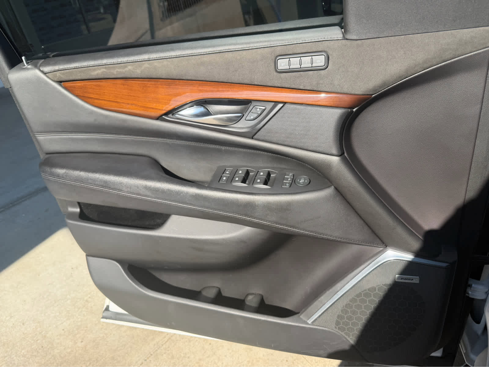 Used 2020 Cadillac Escalade ESV Premium Luxury AWD/4WD image 25