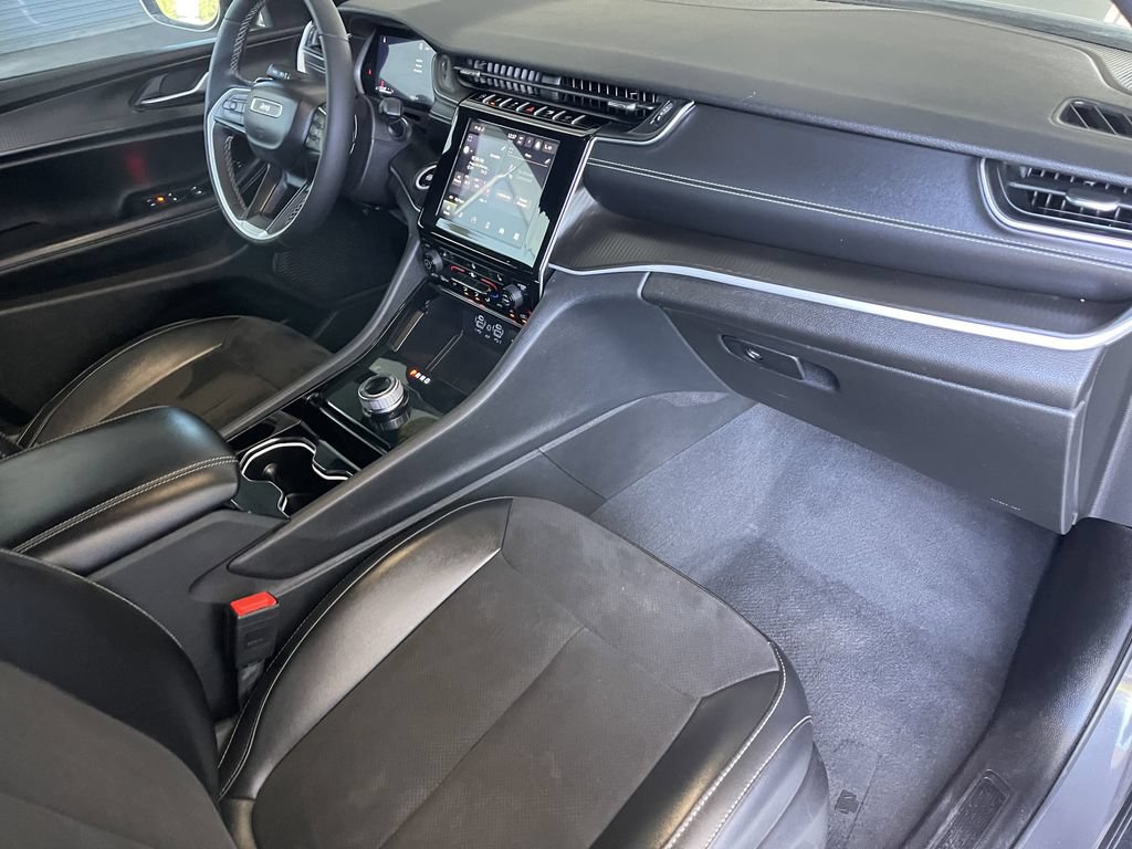 Used 2023 Jeep Grand Cherokee Altitude AWD/4WD image 19