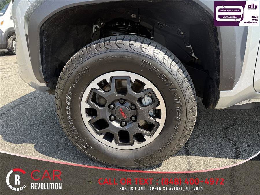 Used 2024 Toyota Tacoma TRD Off-Road AWD/4WD image 9