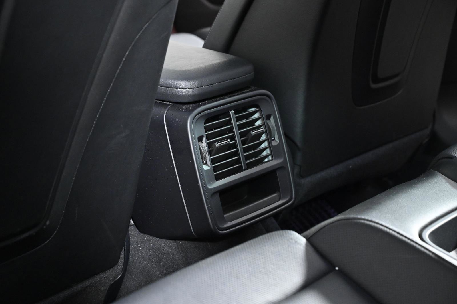 Used 2022 Porsche Taycan 4S image 32