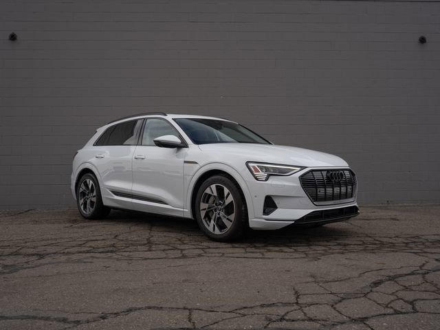 Used 2022 Audi e-tron Premium w/ Convenience Plus Package image 9