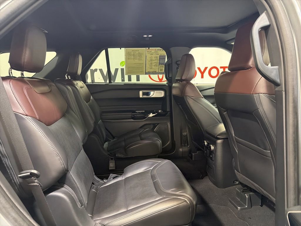 Used 2023 Ford Explorer Platinum w/ Technology Package AWD/4WD image 15