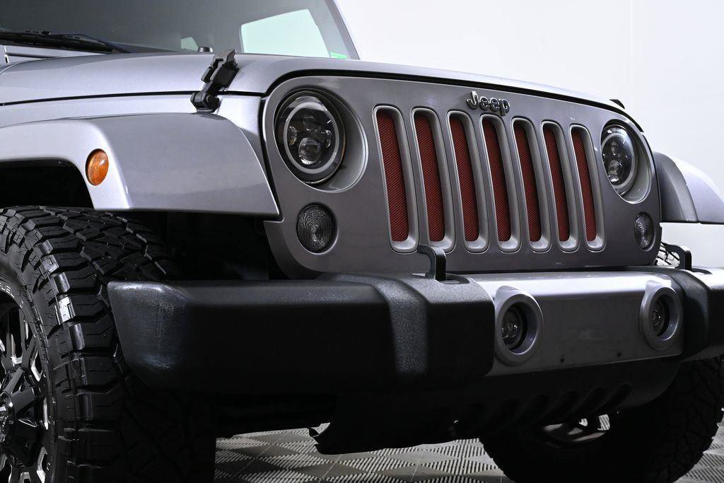 Used 2016 Jeep Wrangler Unlimited Sahara image 5