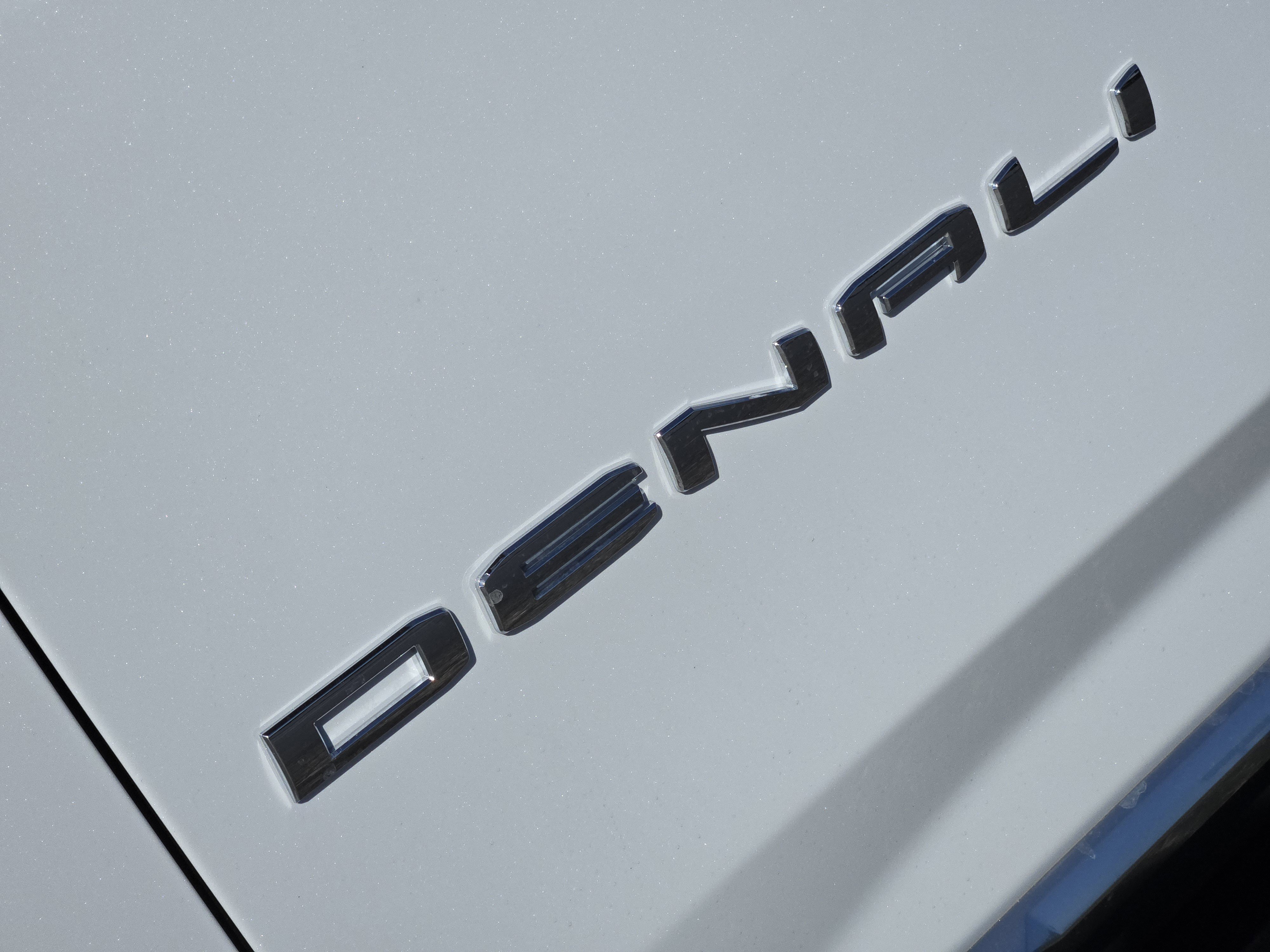 New 2026 GMC Yukon XL Denali w/ Denali Reserve Package image 9