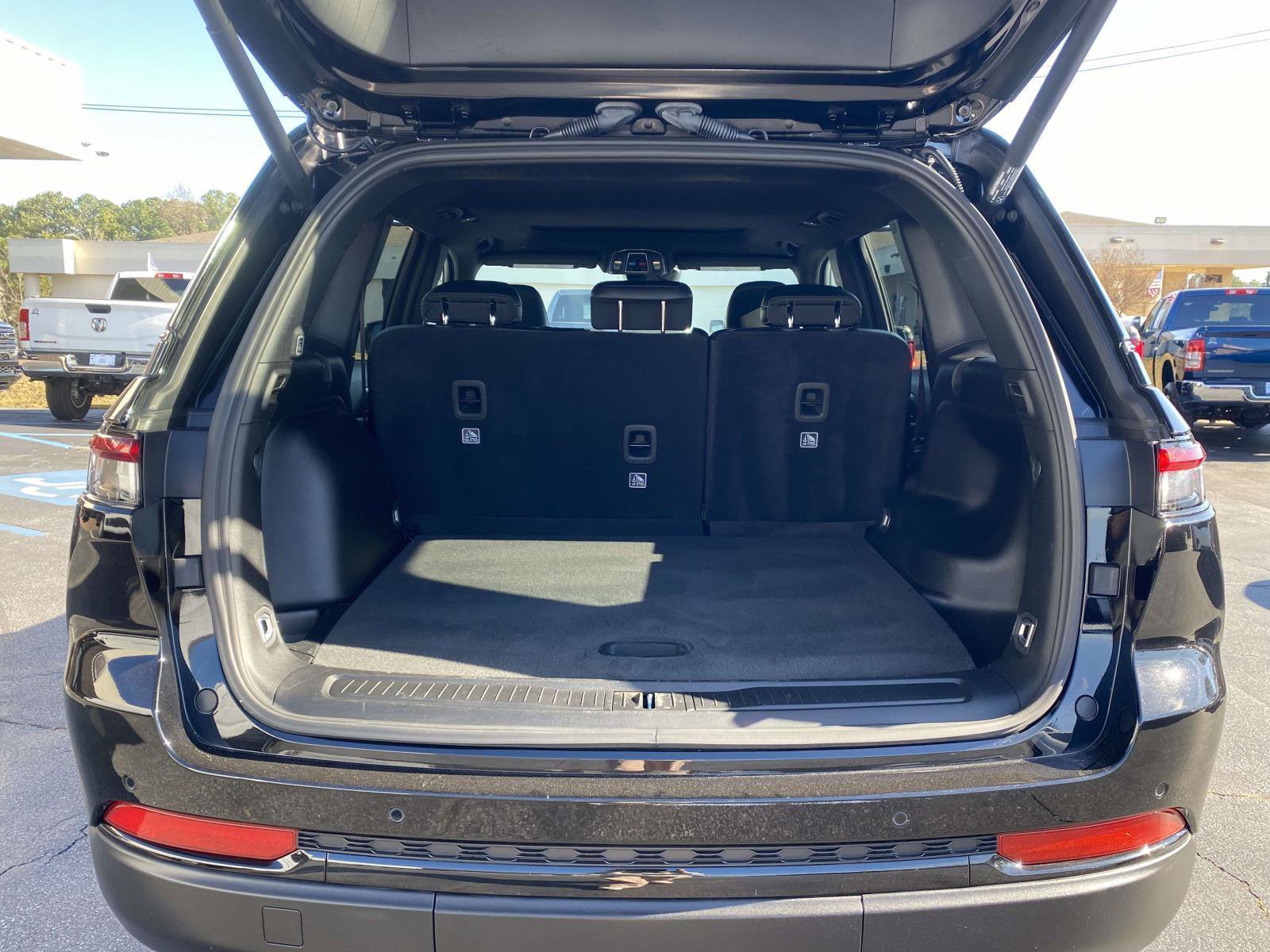 Certified 2024 Jeep Grand Cherokee Altitude image 40