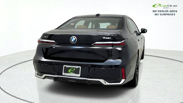 Used 2026 BMW 740i xDrive AWD/4WD image 8