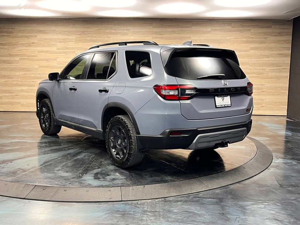 Used 2025 Honda Pilot TrailSport image 23