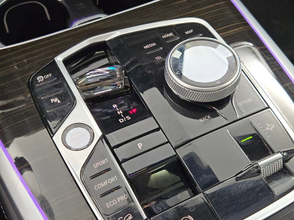 Used 2024 BMW X7 M60i w/ Executive Package image 31