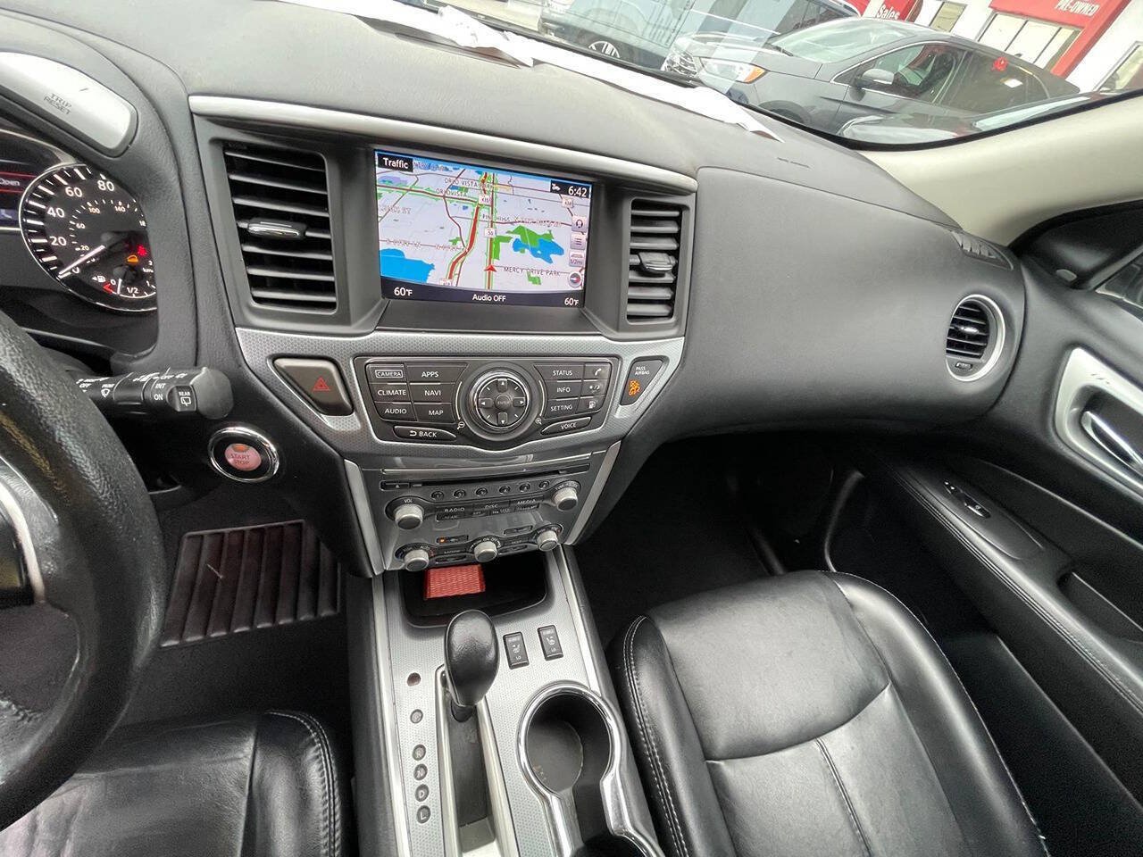 Used 2019 Nissan Pathfinder SL AWD/4WD image 7