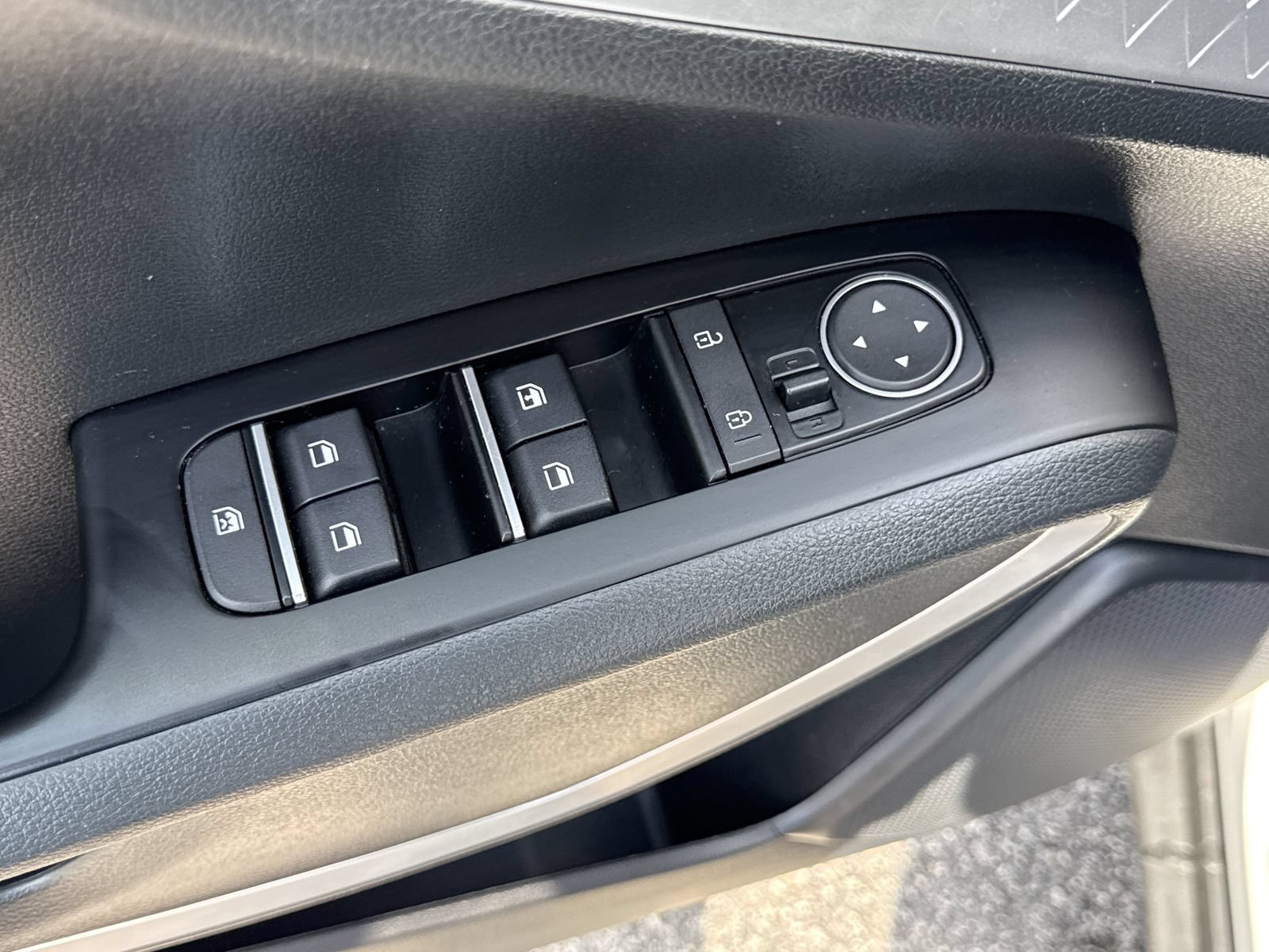 Used 2025 Kia Soul LX w/ LX Technology Package FWD image 13
