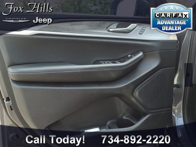Used 2025 Jeep Grand Cherokee Limited AWD/4WD image 14