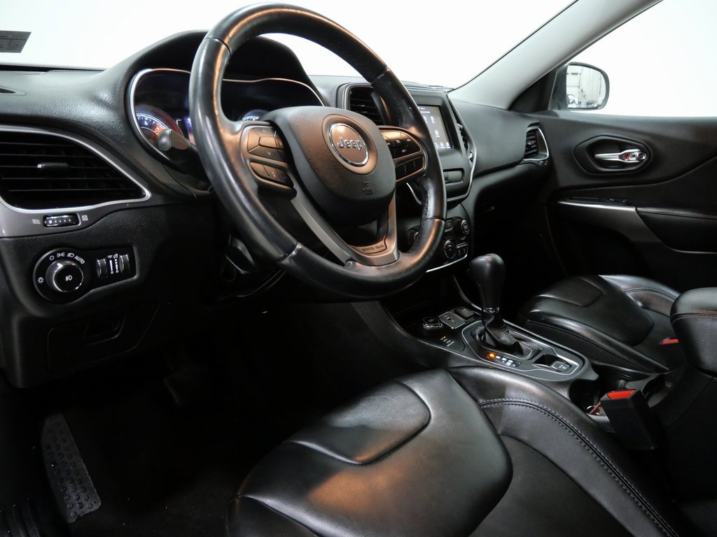 Used 2019 Jeep Cherokee Latitude Plus image 10