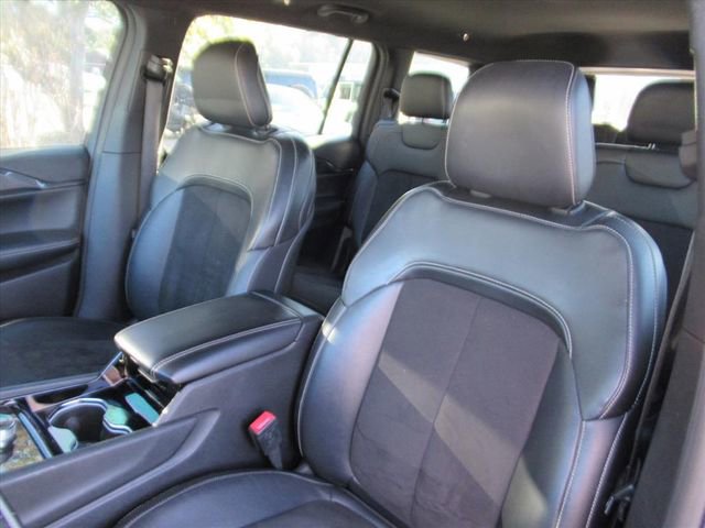 Certified 2022 Jeep Grand Cherokee L Laredo AWD/4WD image 17