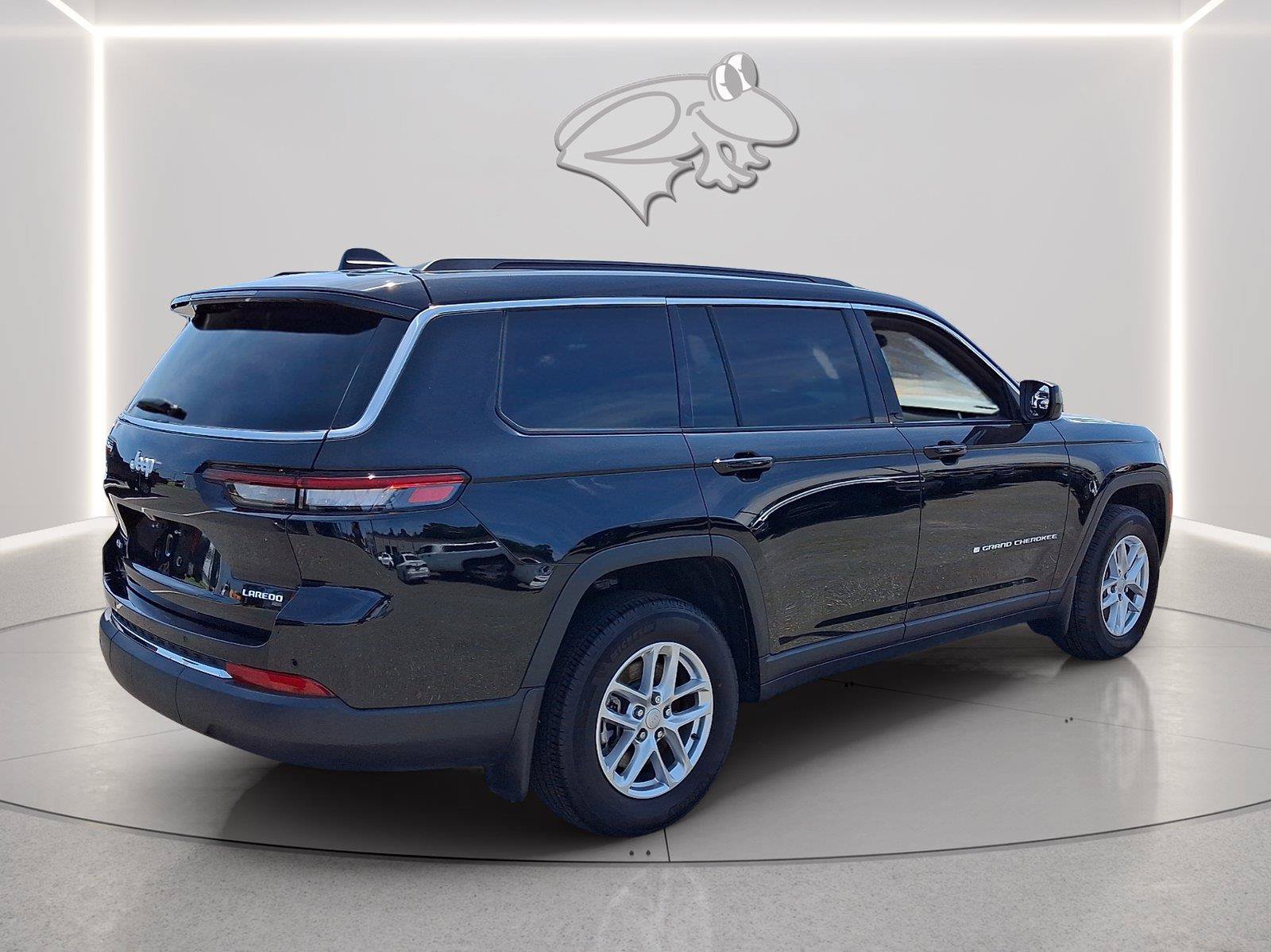 Used 2025 Jeep Grand Cherokee L Laredo AWD/4WD image 4