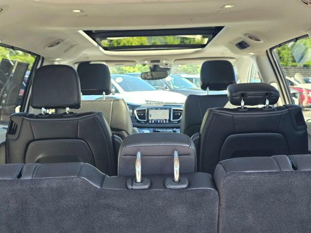 Used 2020 Chrysler Pacifica Limited w/ Tire & Wheel Group FWD image 13