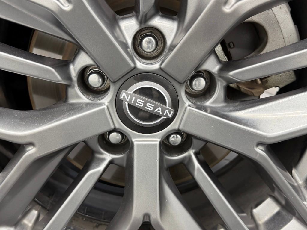 Used 2024 Nissan Rogue S FWD image 17