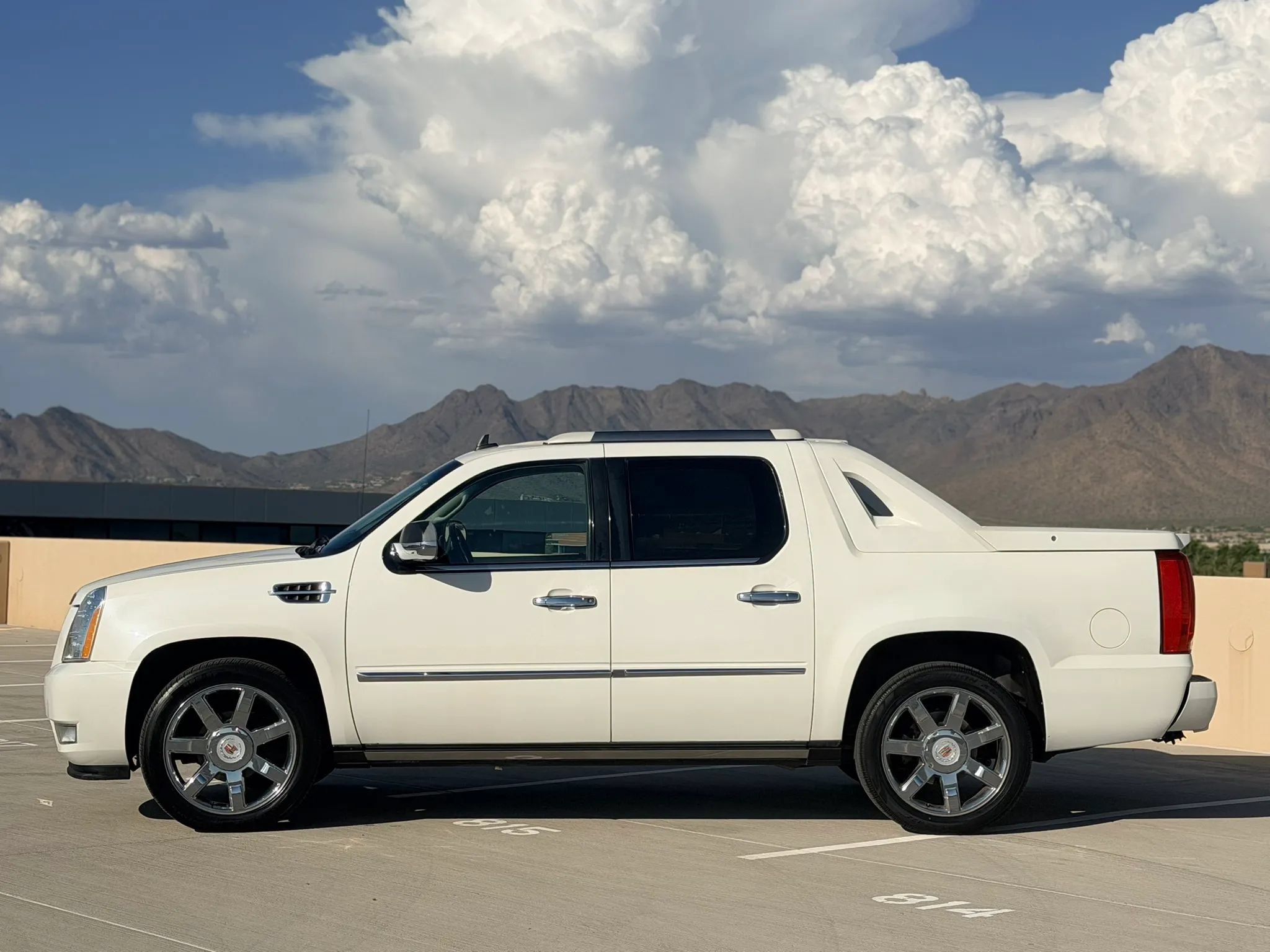 Used 2013 Cadillac Escalade EXT Premium AWD/4WD image 6